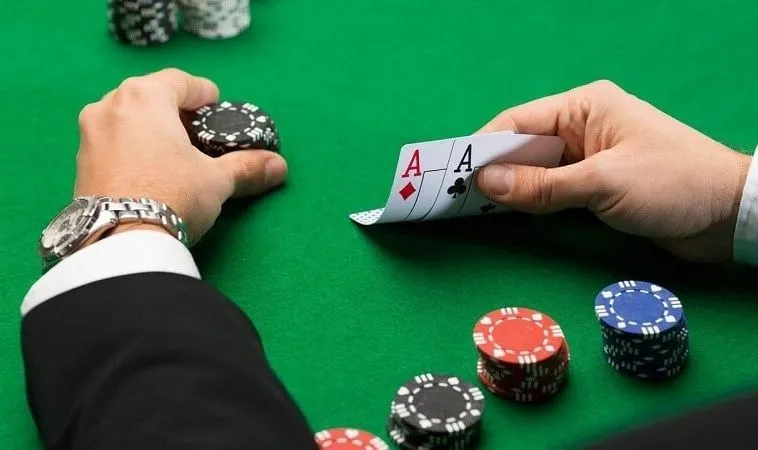 Các liên kết bài trong Xì Tố tại 8KBet